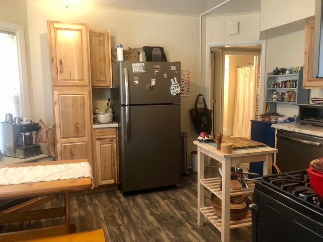 Kitchen - 302 E Lincoln St