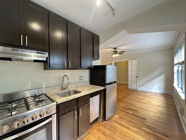 Building Photo - 4743 N Hermitage Ave