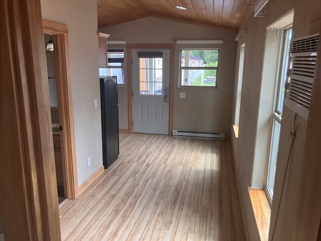 Building Photo - 111 E Cottonwood Dr