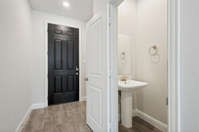 Foto del edificio - 724 Amenduni Ln