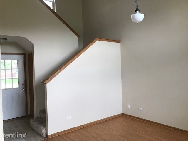 Building Photo - 3 br, 1.5 bath Townhome - 1523 Anderson Trail