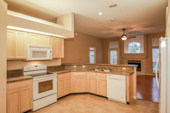Building Photo - 324 Maplewood Dr