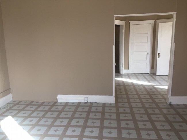 Building Photo - 251 Douglas Ave