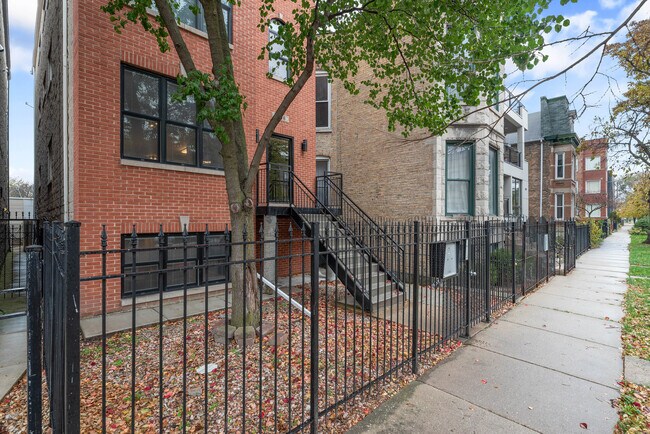 Building Photo - 1108 N Mozart St
