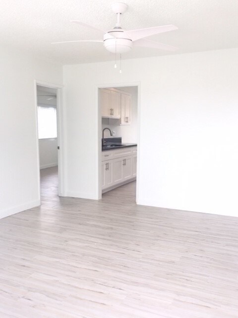 Interior Photo - 833 E Sunrise Blvd