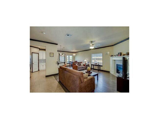 Foto del edificio - Contemporary Home + Wood Floors + Storm Shelter + Edmond Schools