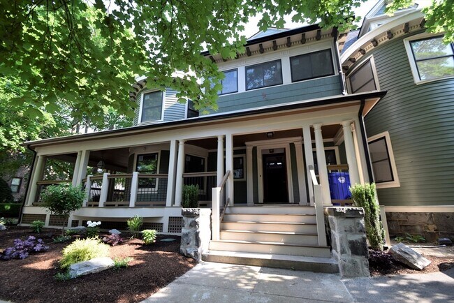 Foto del edificio - 44 Winslow Rd