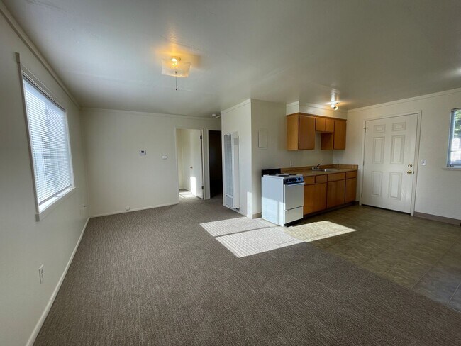 Foto del edificio - Charming 2-Bedroom Apartment Near the Hammond Trail – McKinleyville, CA