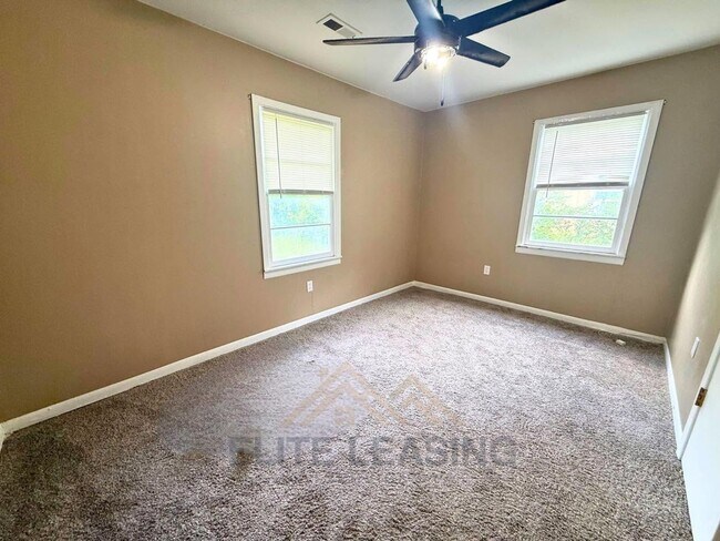Foto del edificio - Charming 2-Bedroom Home coming soon.
