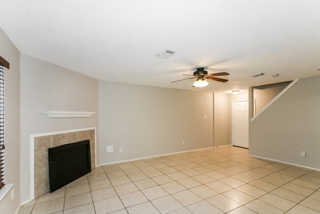 Building Photo - 11811 Sunny Stream Dr