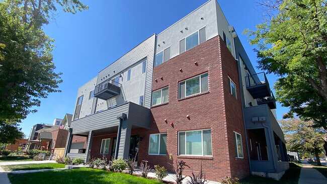 Building Photo - Boutique Apartments