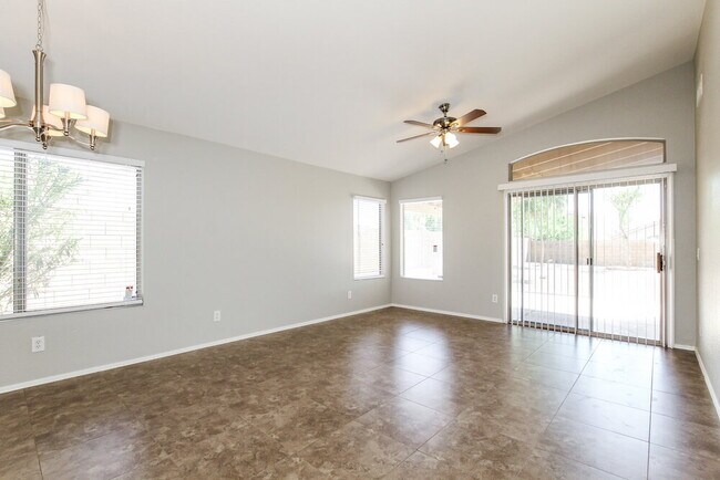 Foto del edificio - 18139 N Skyhawk Dr