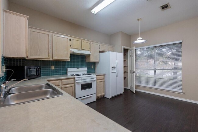 Building Photo - Charming Pflugerville Home