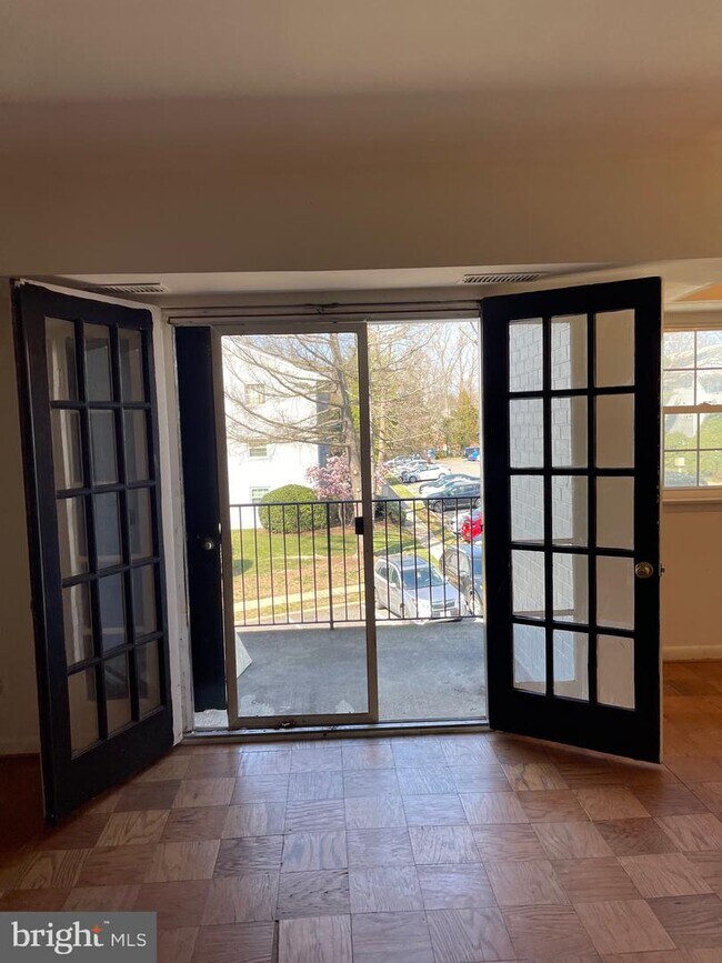 Foto del edificio - 7094 Spring Garden Dr