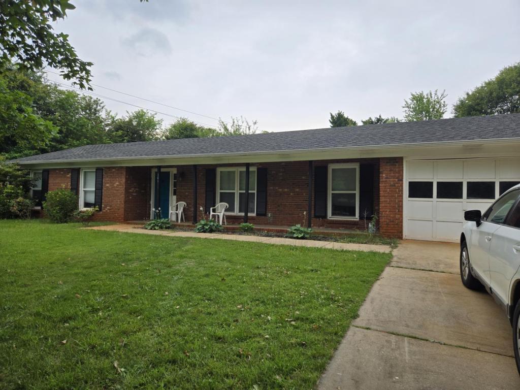 Primary Photo - 101 Laurel Tree Ln