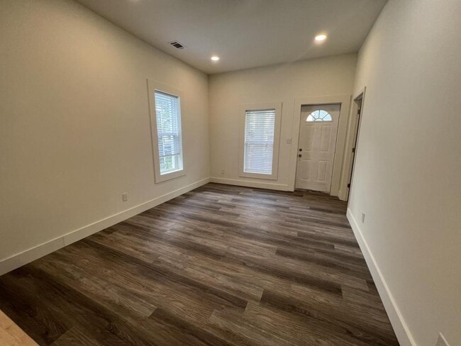 Photo - 658 Elm Tree Ln House