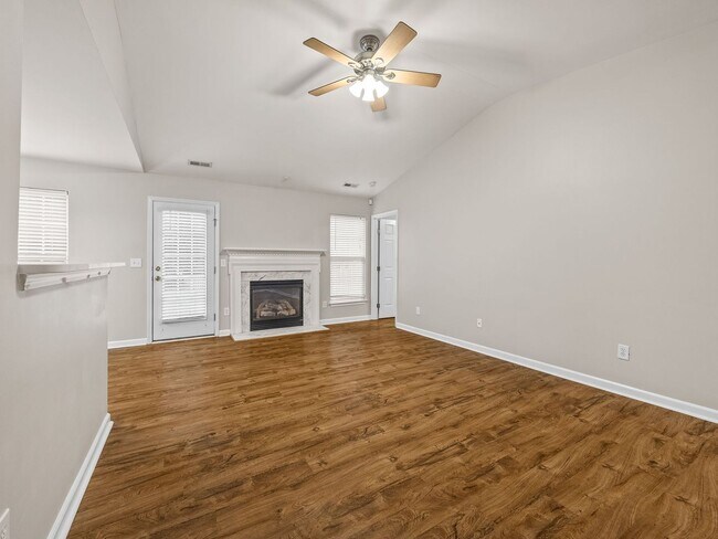 Building Photo - 129 Bathurst Ln