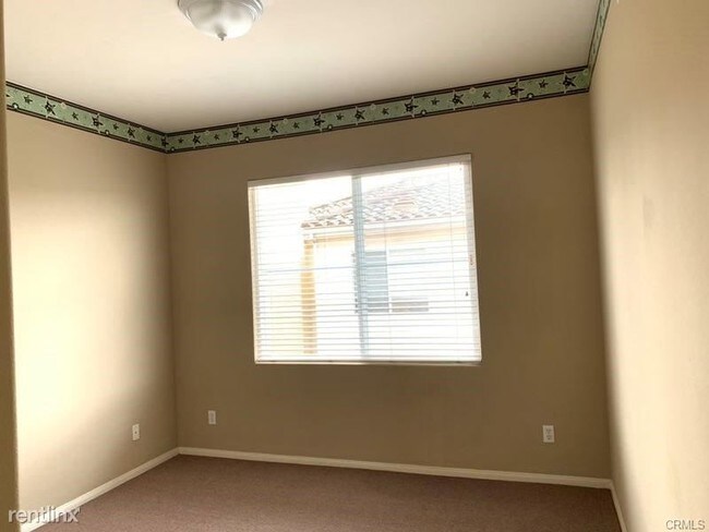 Building Photo - 3 br, 2 bath House - 40 Straw Flower