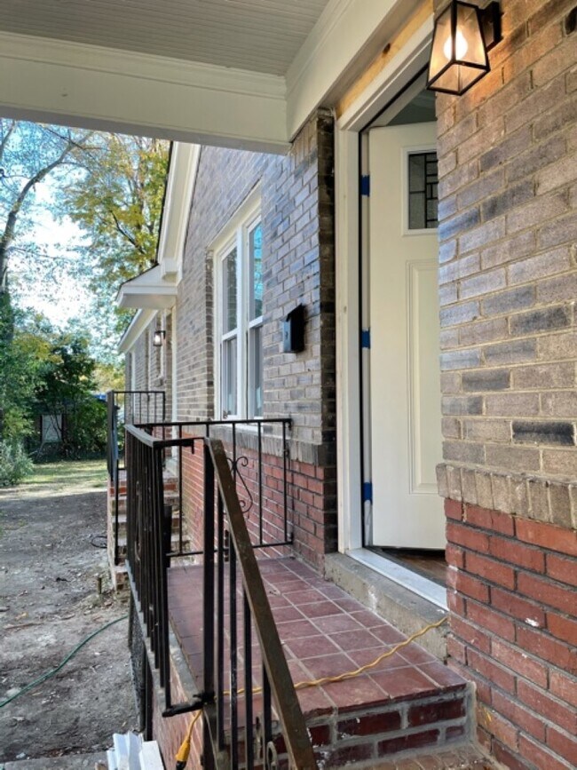 Foto del edificio - 322 N Claybrook St