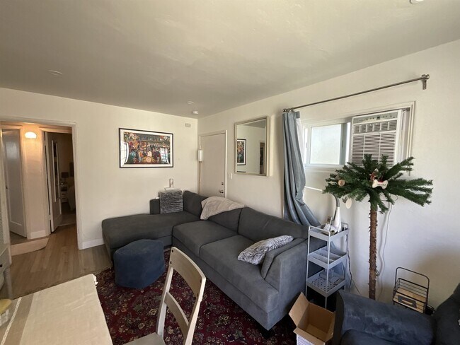 Foto del edificio - 1948 Reed Ave