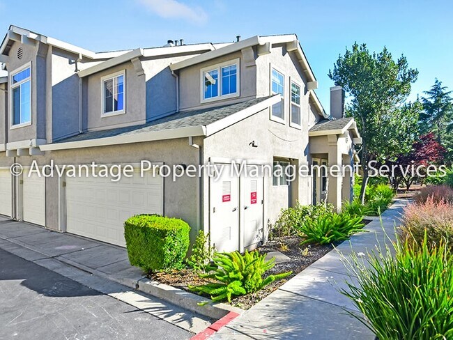 Building Photo - 3162 Golden Crest Common