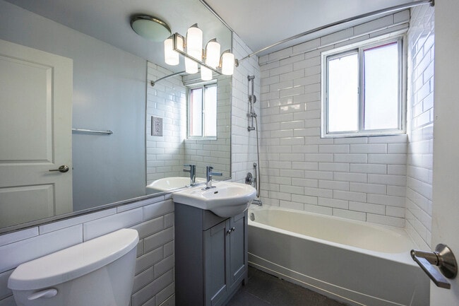 Building Photo - Ava Manor