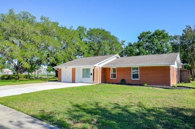 Building Photo - 8330 Waterbury Dr