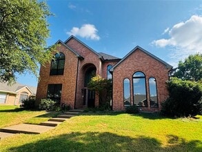 Building Photo - 3116 Oak Dr