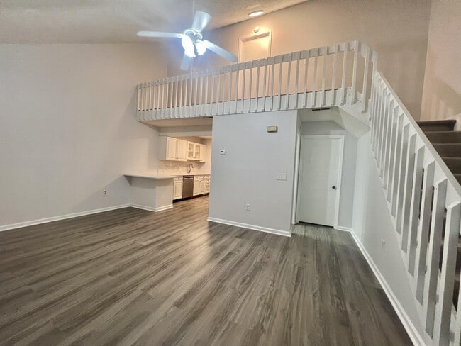 Building Photo - 212 11th Ave S