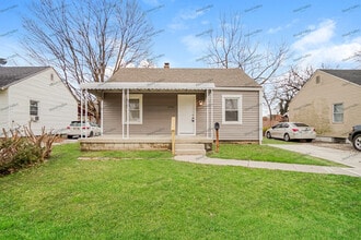 Building Photo - 2592 Grasmere Ave