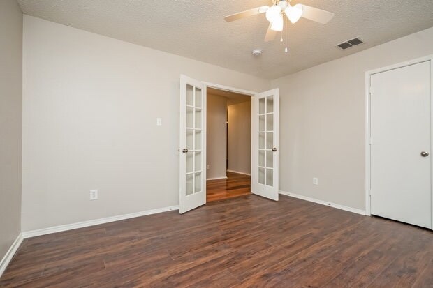 Building Photo - 1901 Lariat Dr