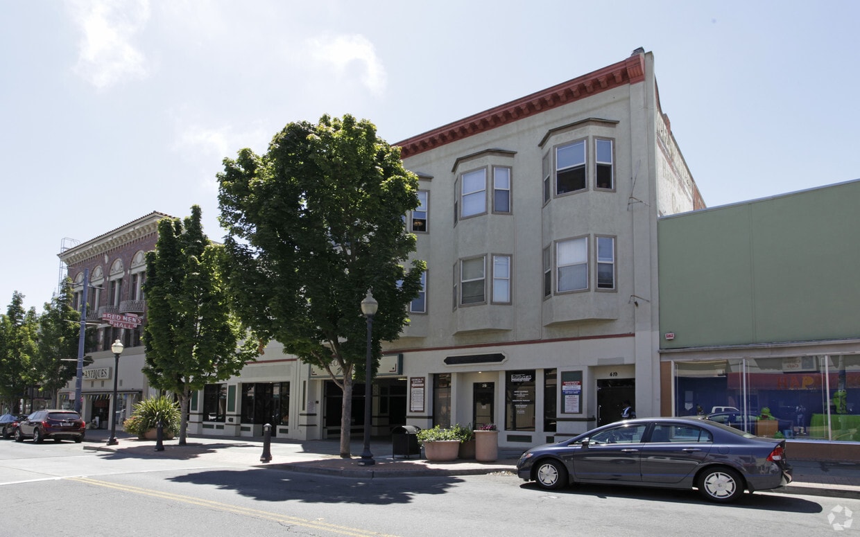 Primary Photo - Galleria Apartments