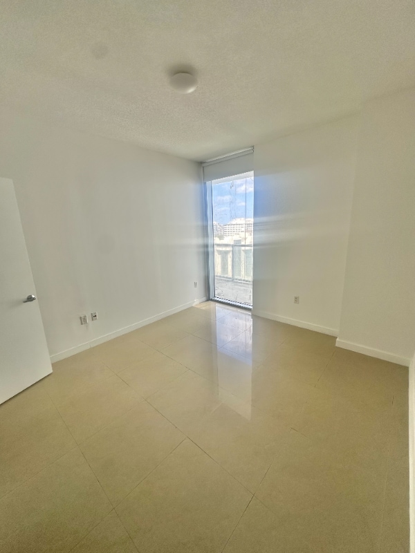 Building Photo - 1050 Brickell Ave