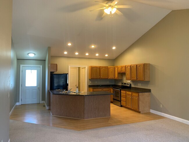 Kitchen - 409 Broadway St