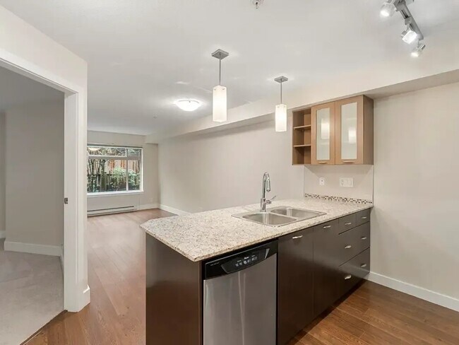 Building Photo - Spacious 1 Bedroom + Den Condo
