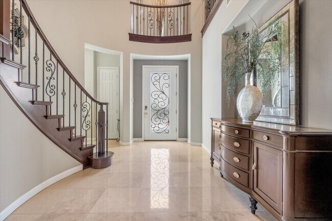Foto del edificio - Red Rock Country Club 3 Bd, 3.5 Bth, Fully...
