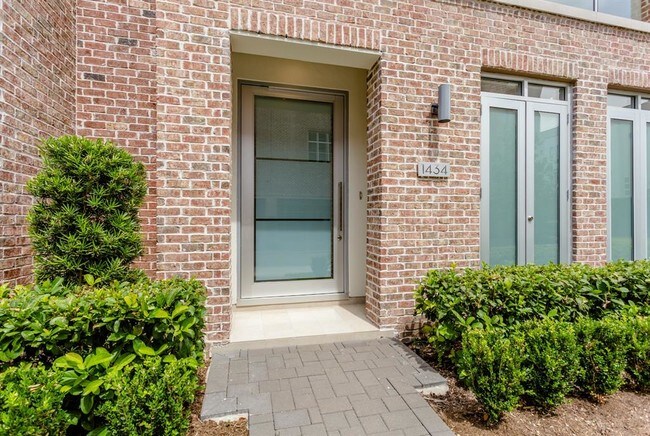 Foto del edificio - 1434 Lake Pointe Pkwy