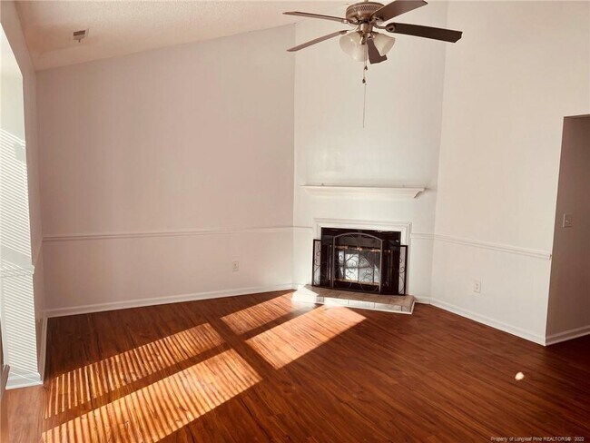 Foto del edificio - 120 Girard Ave