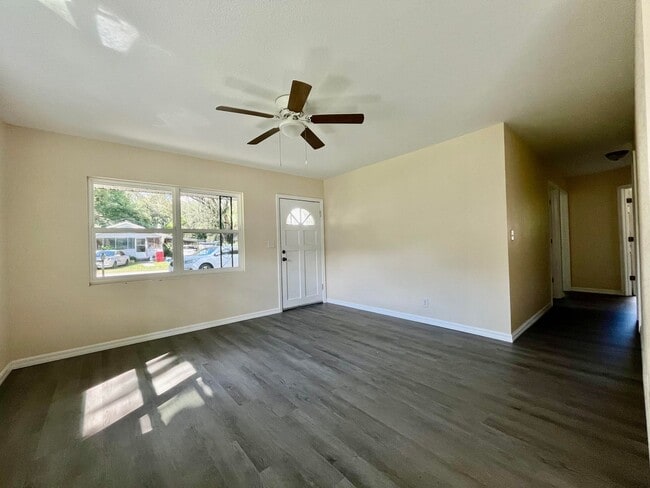 Building Photo - Charming 3 Bed 1 Bath Plant City!!