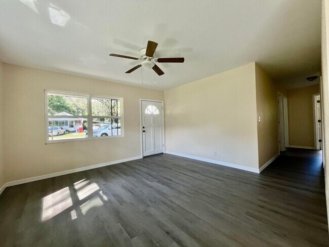 Foto del edificio - Charming 3 Bed 1 Bath Plant City!!