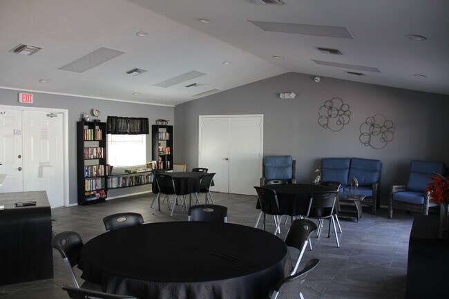 Foto del edificio - 6145 113th St