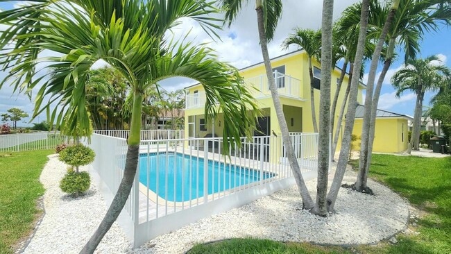 Building Photo - 1851 Corsica Dr