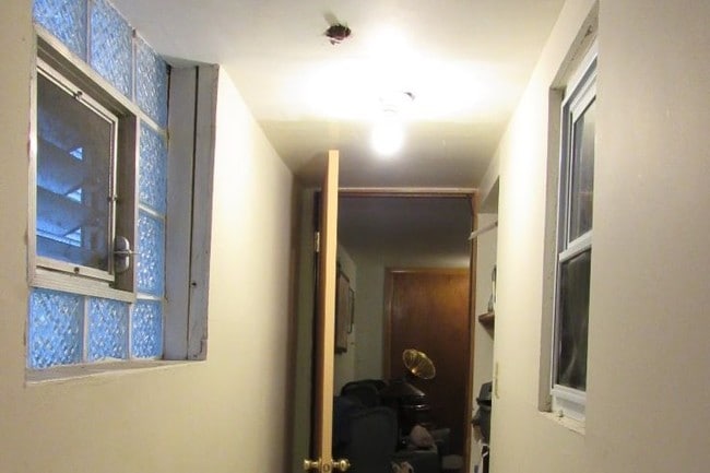 Building Photo - 2427 W Warner Ave