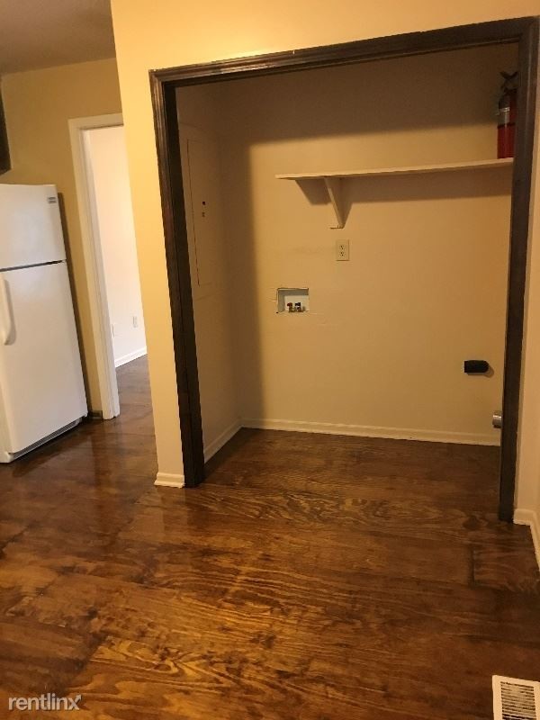 Foto del edificio - 200 Saluda Dam Rd