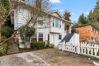 Building Photo - 5023 22nd Ave NE