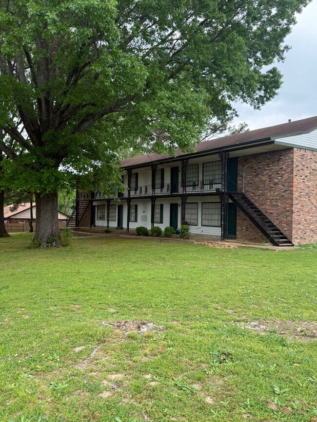 Foto del edificio - Cromwell Park Apartments