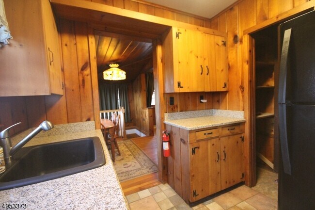 Foto del edificio - 440 E Shore Trail