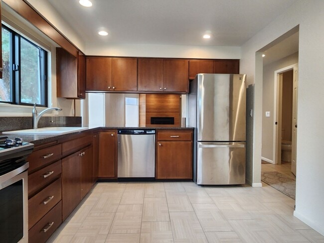 Building Photo - Love the area you live ! River Run area in South East Boise!