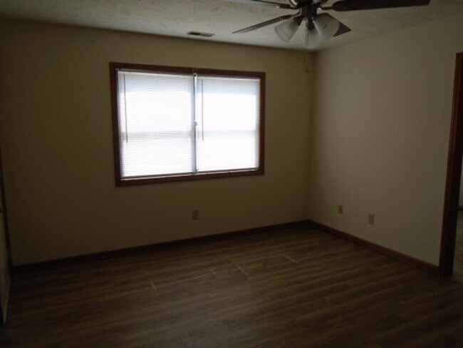 Foto del edificio - 2 Bedroom Apartment Available in Hope Mills!