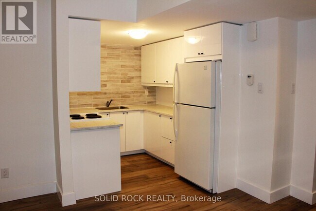 Photo du bâtiment - 846 Alpine Ave